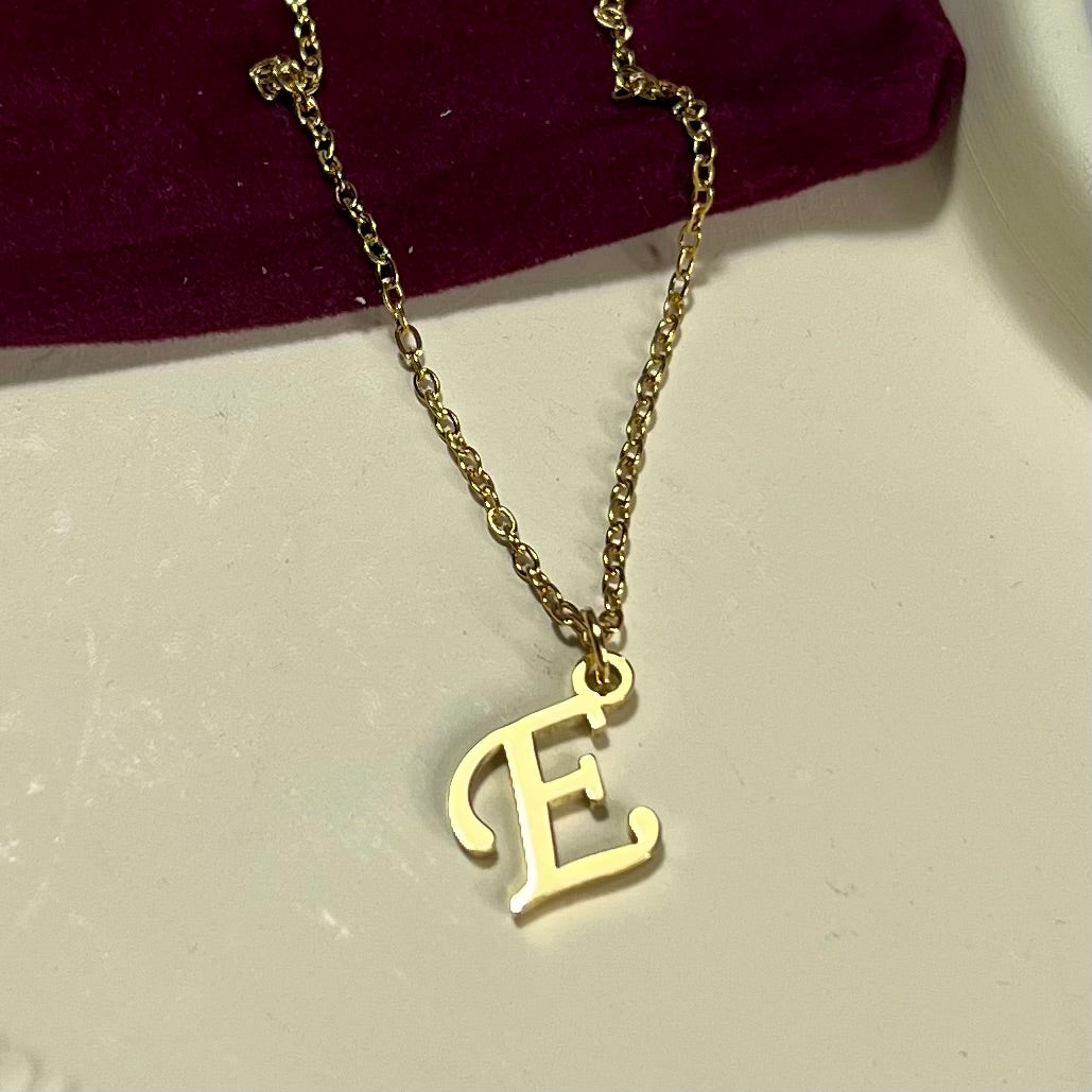 Collier Lettre Initiale en Acier Inoxydable – Doré ou Argenté | Cadeau Personnalisé à Petit Prix