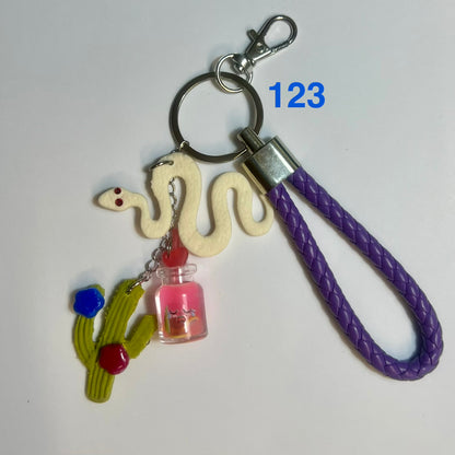 ✨ Bijou de Sac et Porte-Clés Fantaisie – Accessoire Tendance avec Breloques