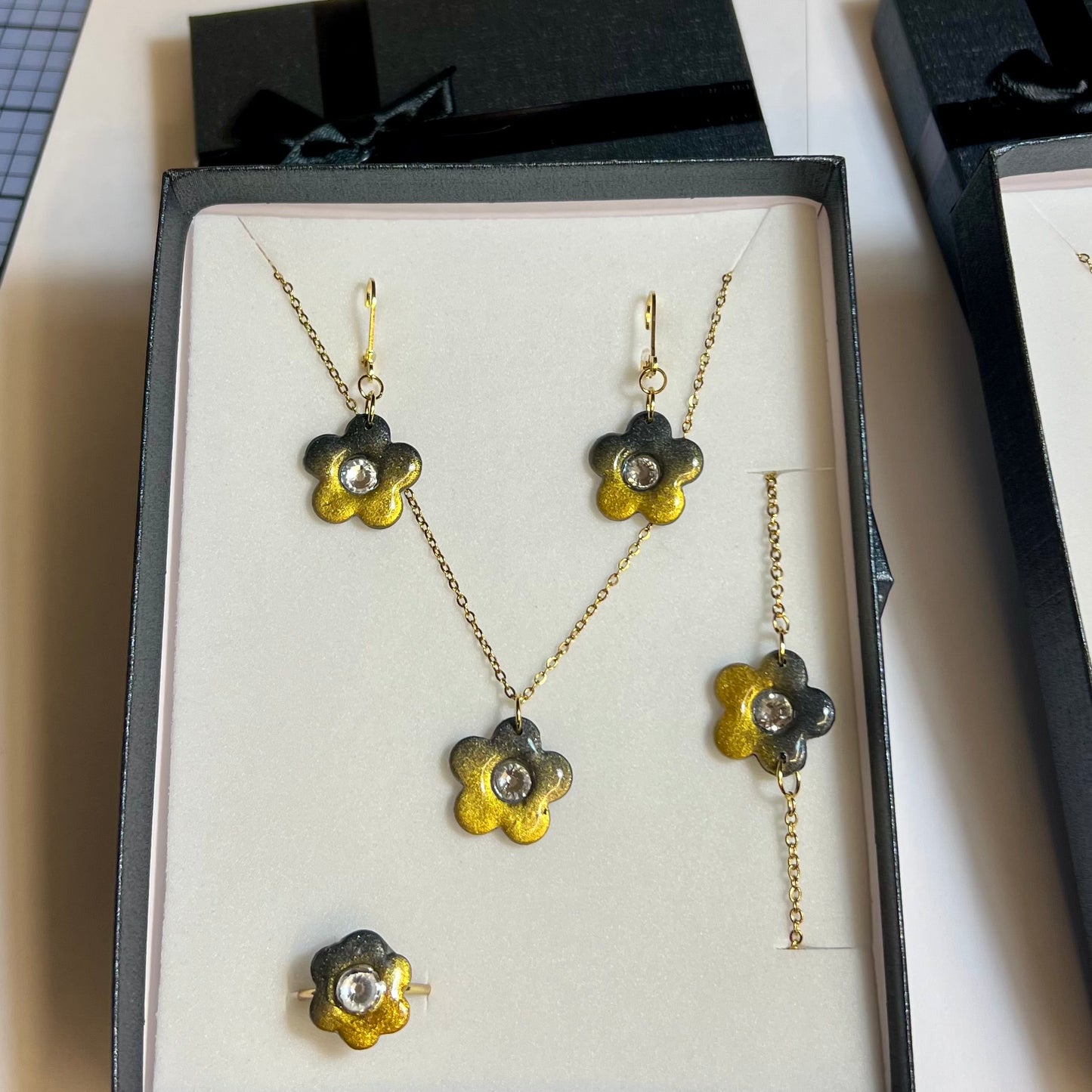 Parure Complète Acier Inoxydable & Pâte Polymère – Collier, Bracelet, Bague & Boucles Assortis | Coffret Cadeau