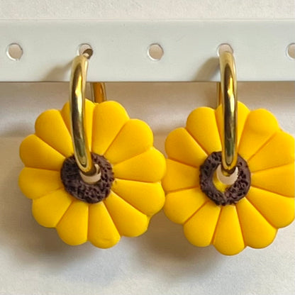 Pampilles GlowSun (25mm) – Tournesols en pâte polymère mate ou brillante (vendues par paires, sans créoles)
