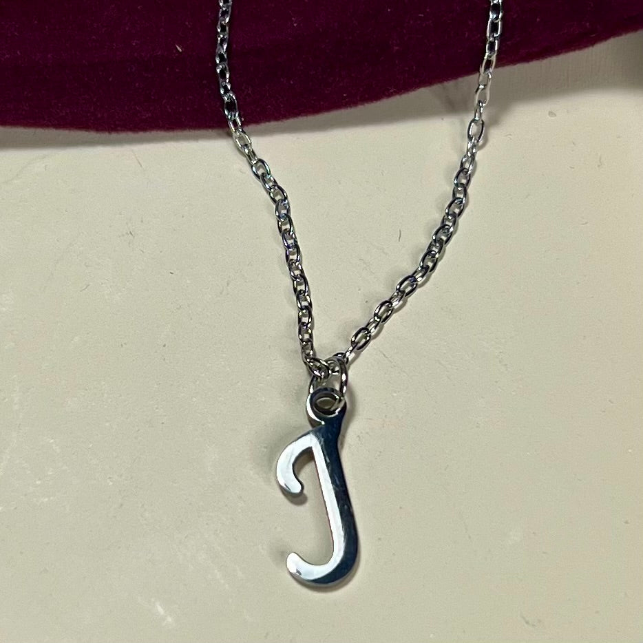 Collier Lettre Initiale en Acier Inoxydable – Doré ou Argenté | Cadeau Personnalisé à Petit Prix