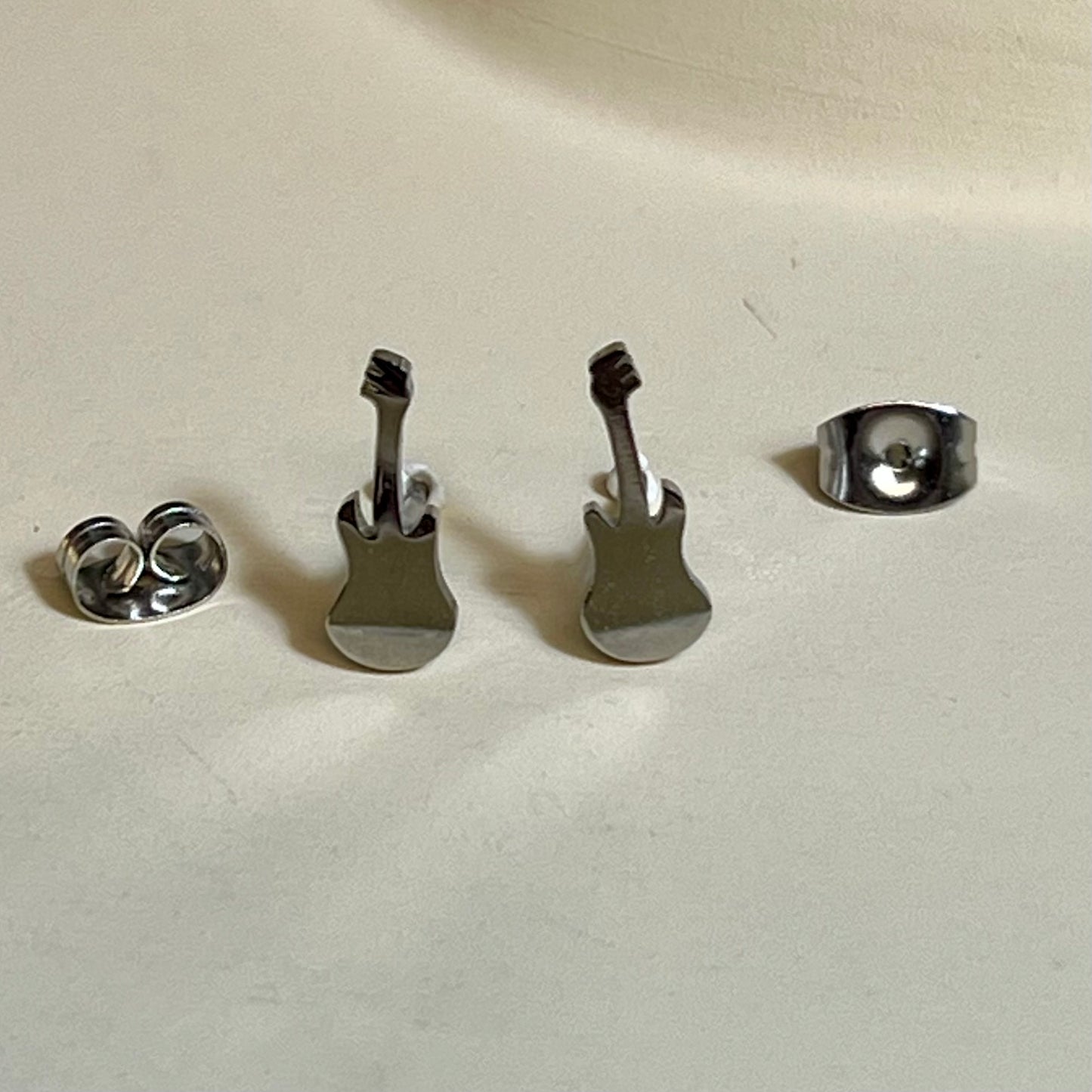 Boucles d’Oreilles en Acier Inoxydable B024 – Doré ou Argenté | Hypoallergéniques et Résistantes à l’Eau