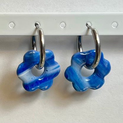 Pampilles Flora (20mm) – Paires de fleurs en pâte polymère (sans créoles)