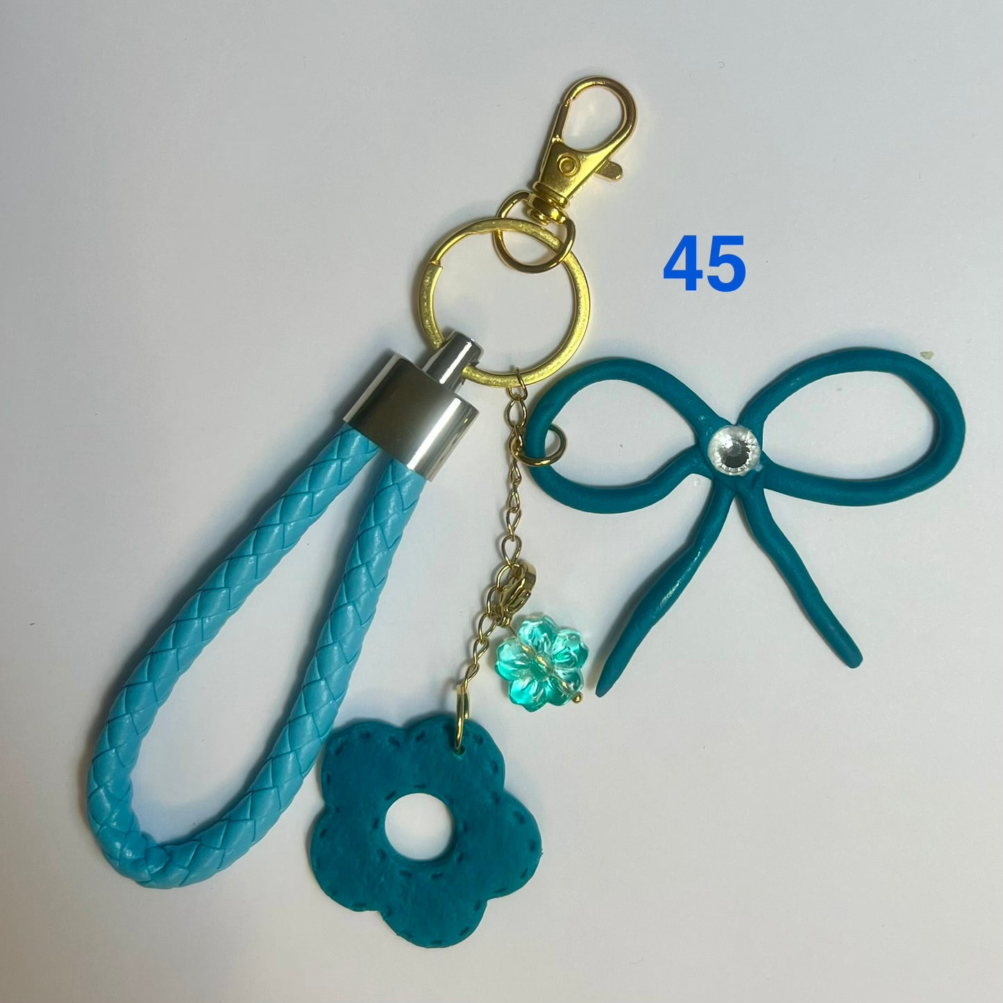 ✨ Bijou de Sac et Porte-Clés Fantaisie – Accessoire Tendance avec Breloques