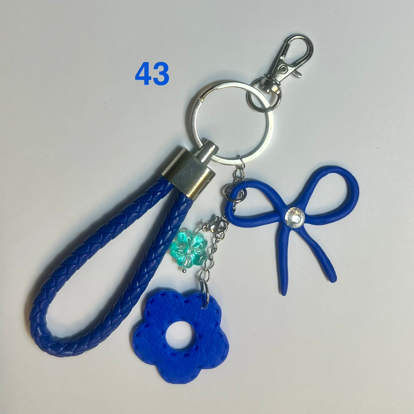 ✨ Bijou de Sac et Porte-Clés Fantaisie – Accessoire Tendance avec Breloques