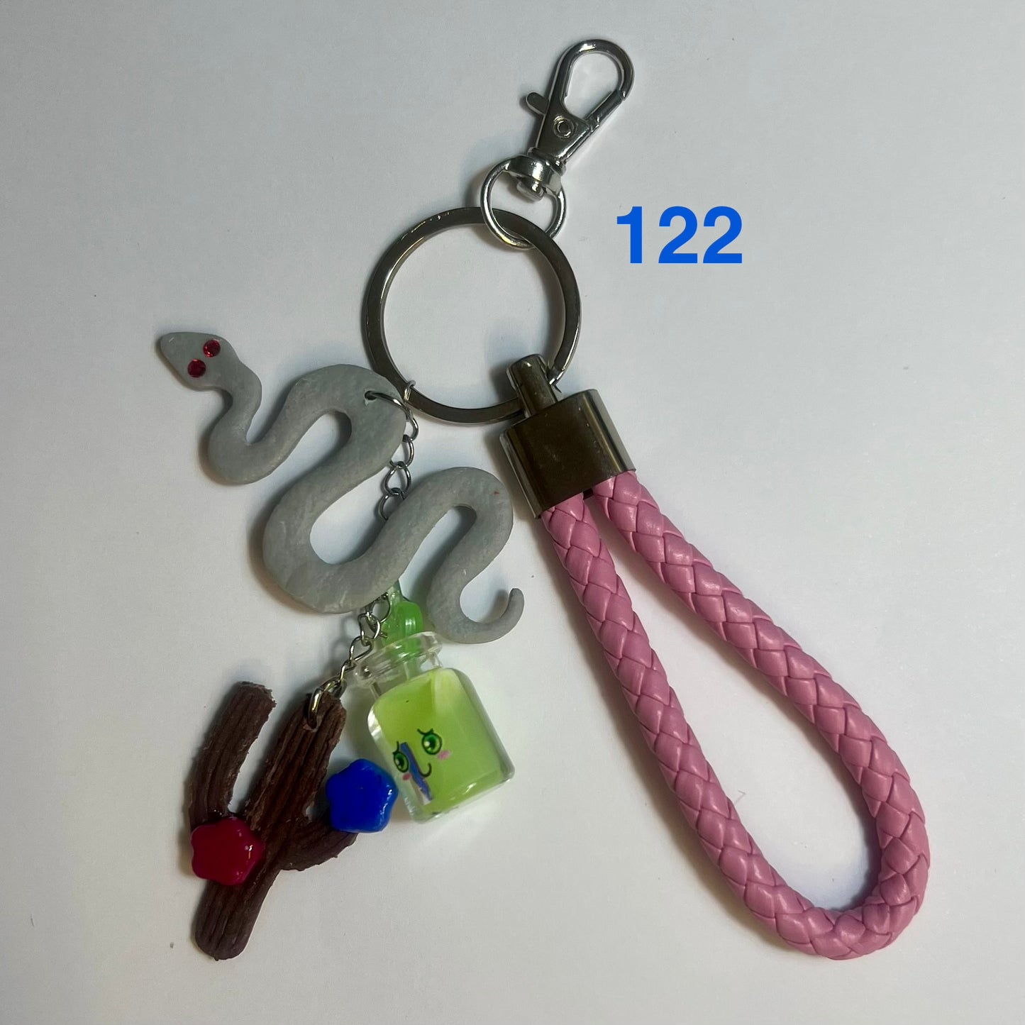 ✨ Bijou de Sac et Porte-Clés Fantaisie – Accessoire Tendance avec Breloques