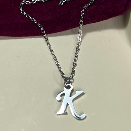 Collier Lettre Initiale en Acier Inoxydable – Doré ou Argenté | Cadeau Personnalisé à Petit Prix