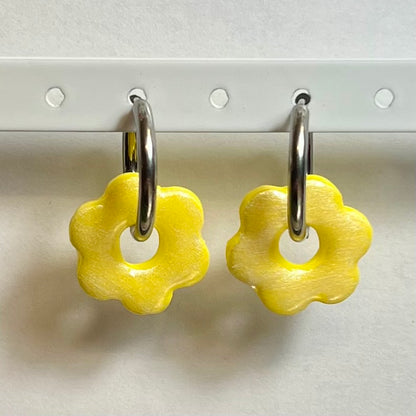 Pampilles Flora (20mm) – Paires de fleurs en pâte polymère (sans créoles)