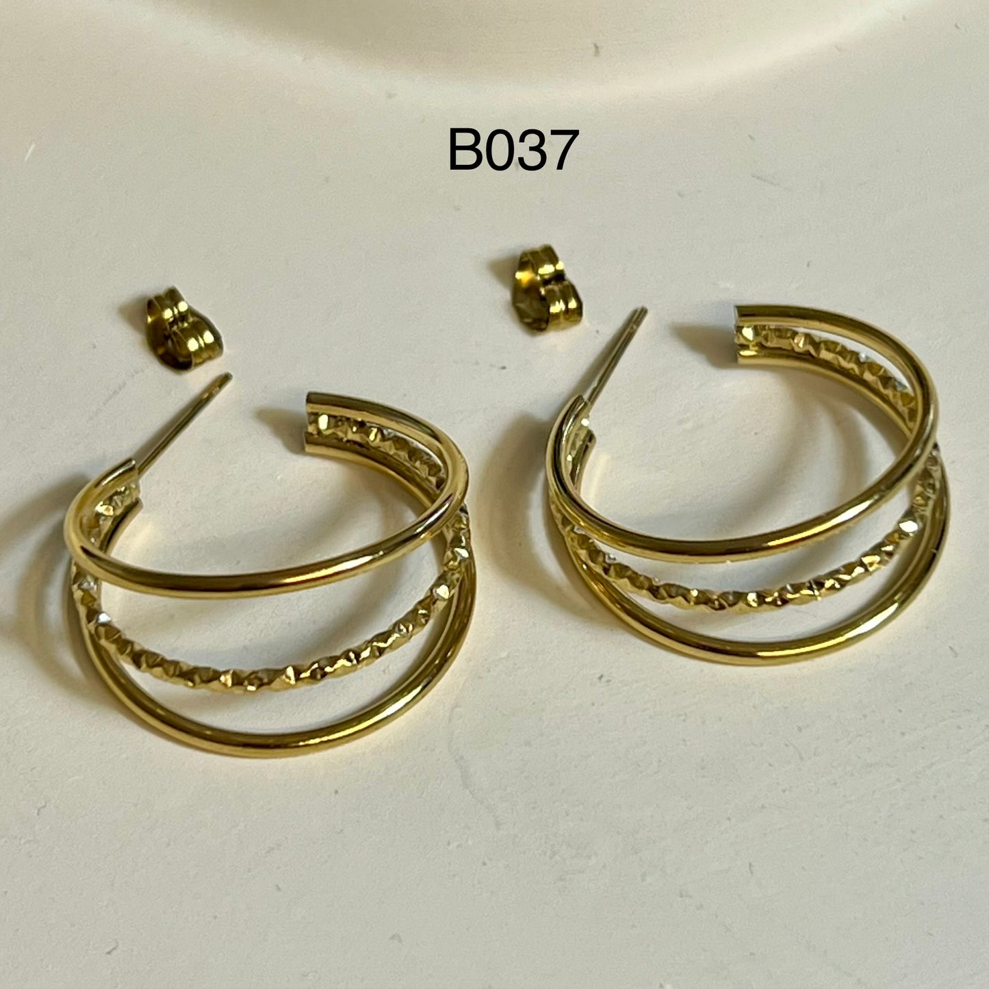 Boucles d’Oreilles en Acier Inoxydable B037 – Doré ou Argenté | Hypoallergéniques et Résistantes à l’Eau