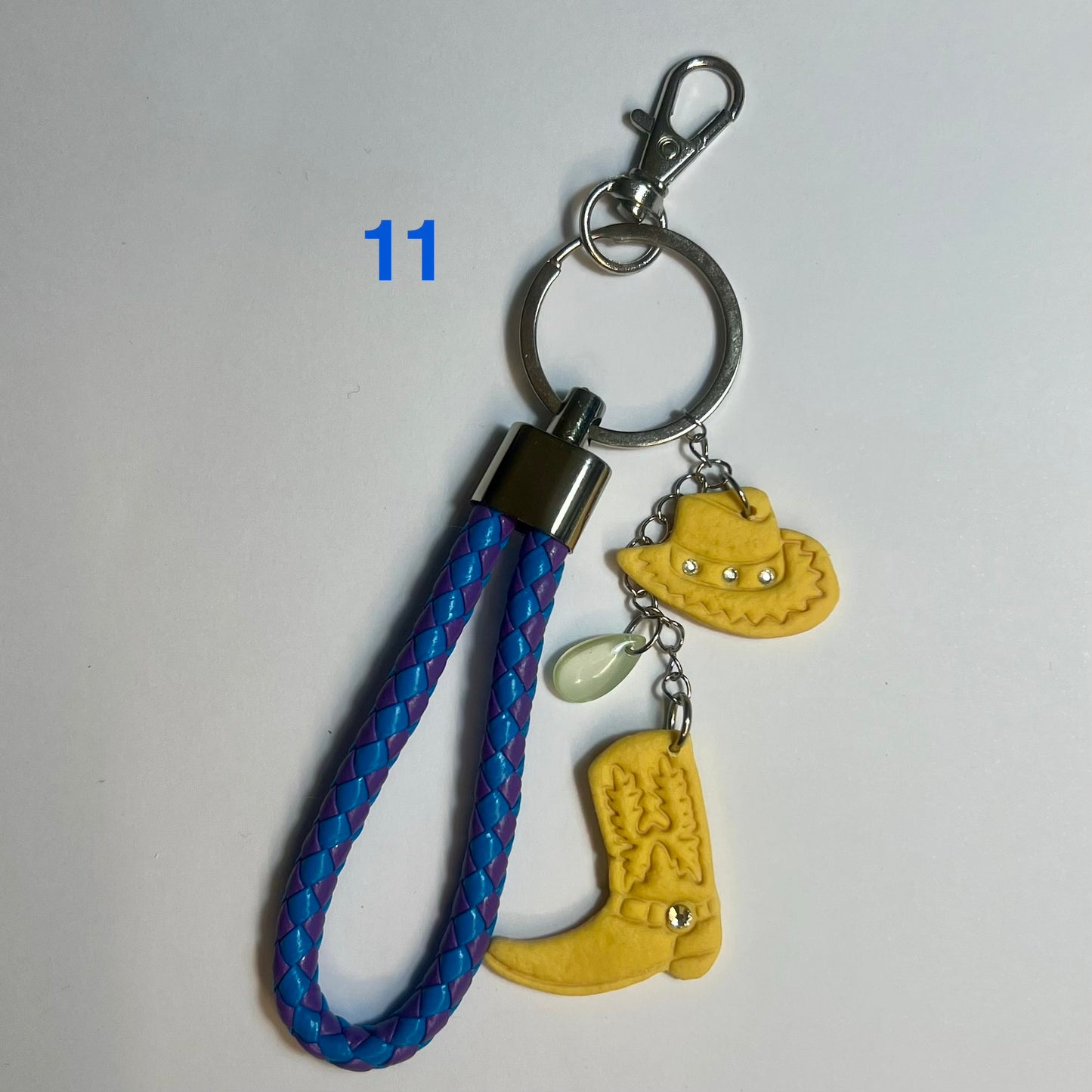 ✨ Bijou de Sac et Porte-Clés Fantaisie – Accessoire Tendance avec Breloques