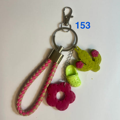 ✨ Bijou de Sac et Porte-Clés Fantaisie – Accessoire Tendance avec Breloques
