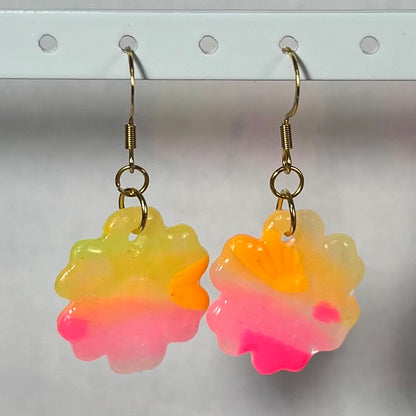Boucles d'oreilles Fluo – Acier inoxydable et pâte polymère | Fleur translucide fluo