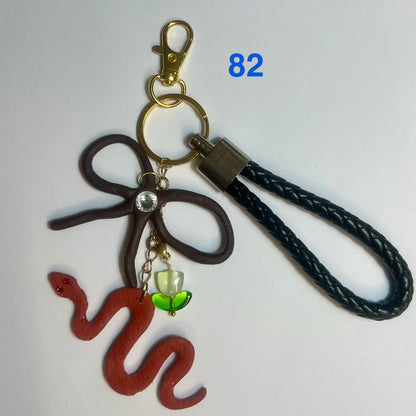 ✨ Bijou de Sac et Porte-Clés Fantaisie – Accessoire Tendance avec Breloques