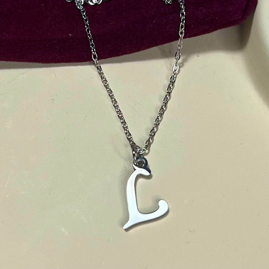 Collier Lettre Initiale en Acier Inoxydable – Doré ou Argenté | Cadeau Personnalisé à Petit Prix