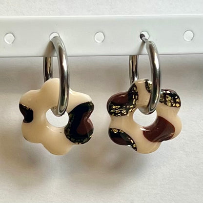 Pampilles Flora (20mm) – Paires de fleurs en pâte polymère (sans créoles)