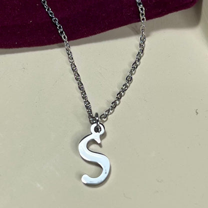 Collier Lettre Initiale en Acier Inoxydable – Doré ou Argenté | Cadeau Personnalisé à Petit Prix