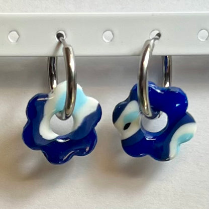 Pampilles Flora (20mm) – Paires de fleurs en pâte polymère (sans créoles)