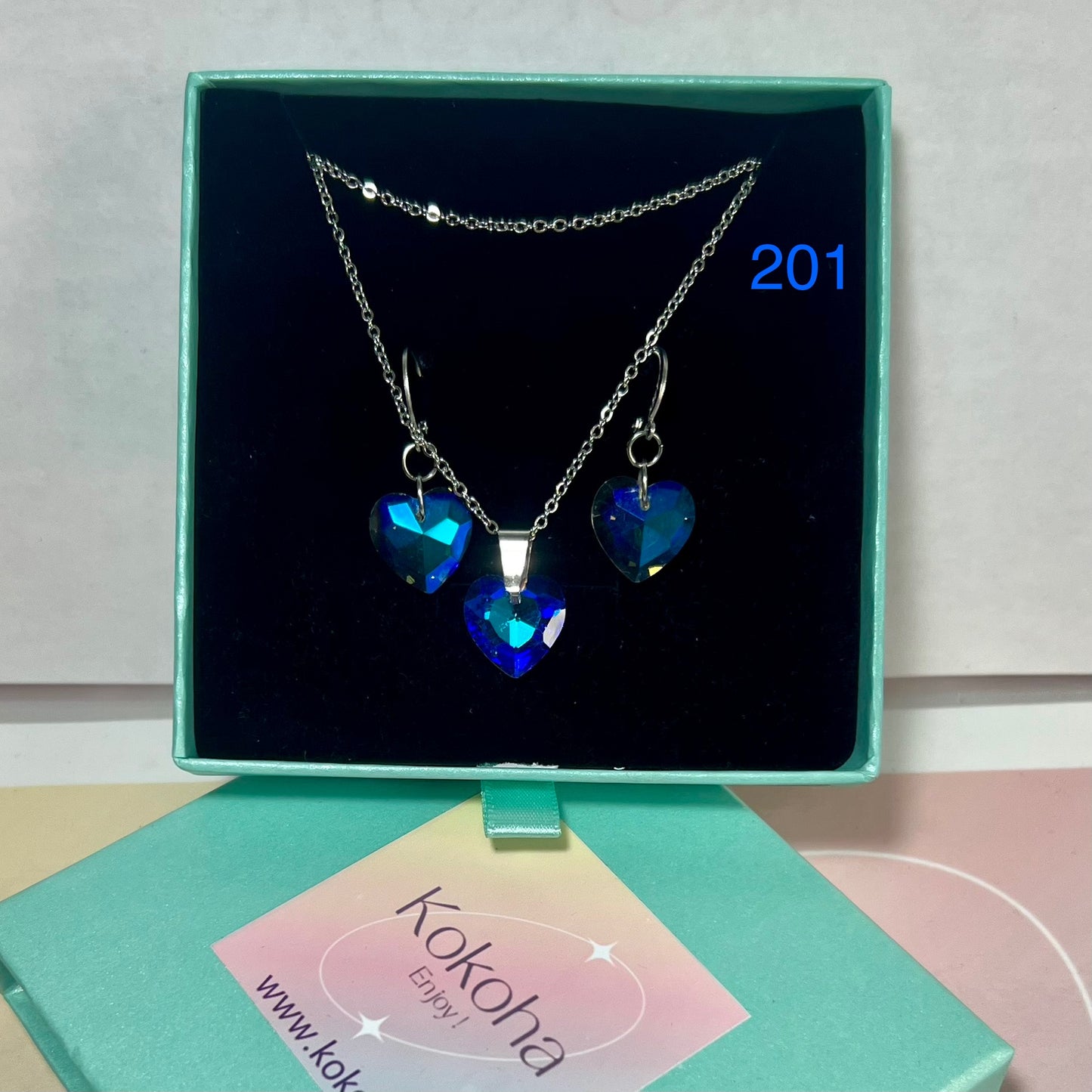 Parure Élégance Cœur Cristal – Collier & Boucles d’Oreilles en Acier Inoxydable (Boîte Cadeau Incluse)