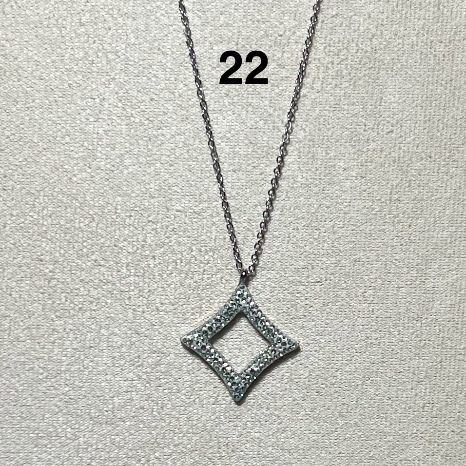 Collier en acier inoxydable N° 22 (40cm+ 6cm) – Ajustable, hypoallergénique et résistants à l’eau