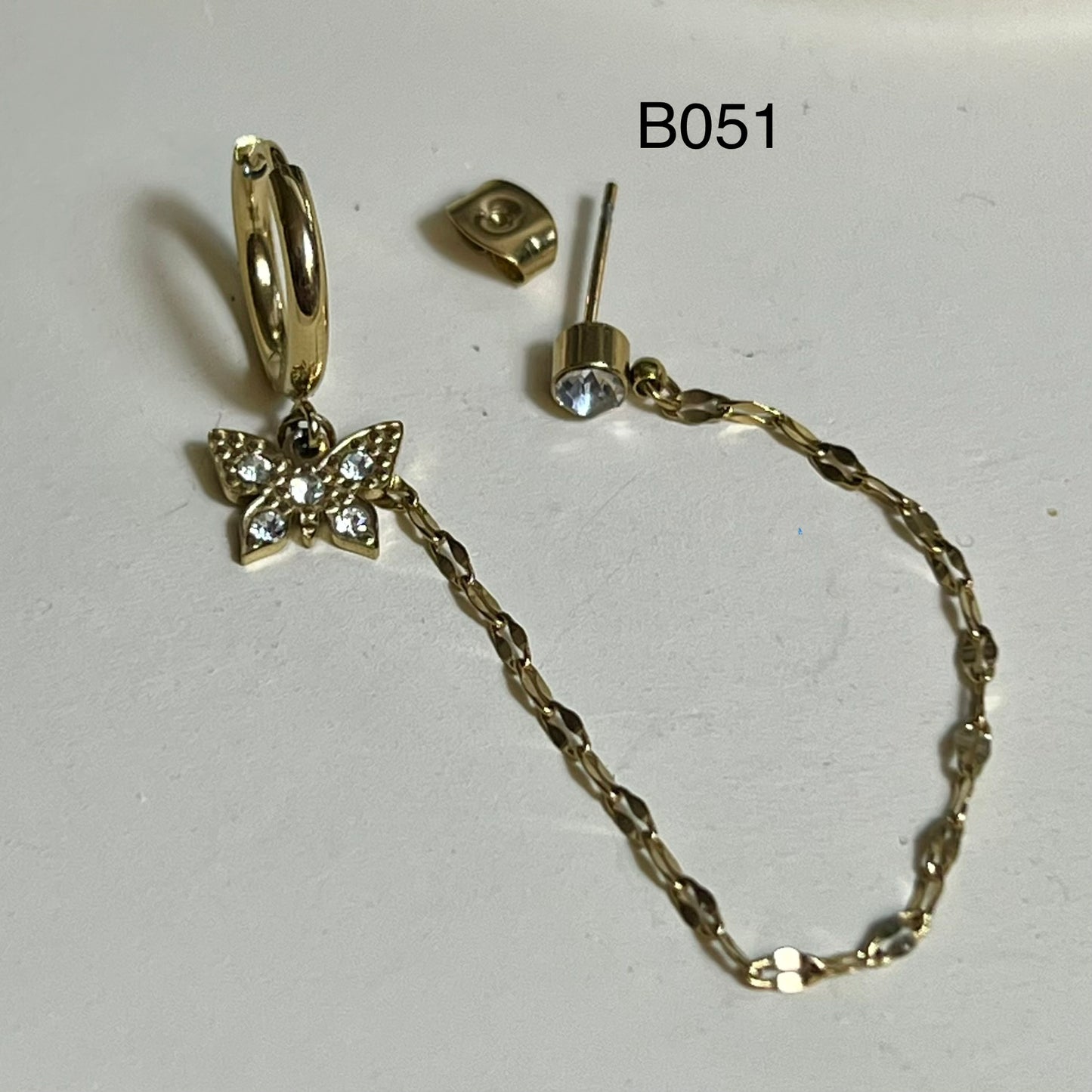 Mono Boucle d’Oreilles en Acier Inoxydable B051 – Doré ou Argenté | Hypoallergéniques et Résistantes à l’Eau
