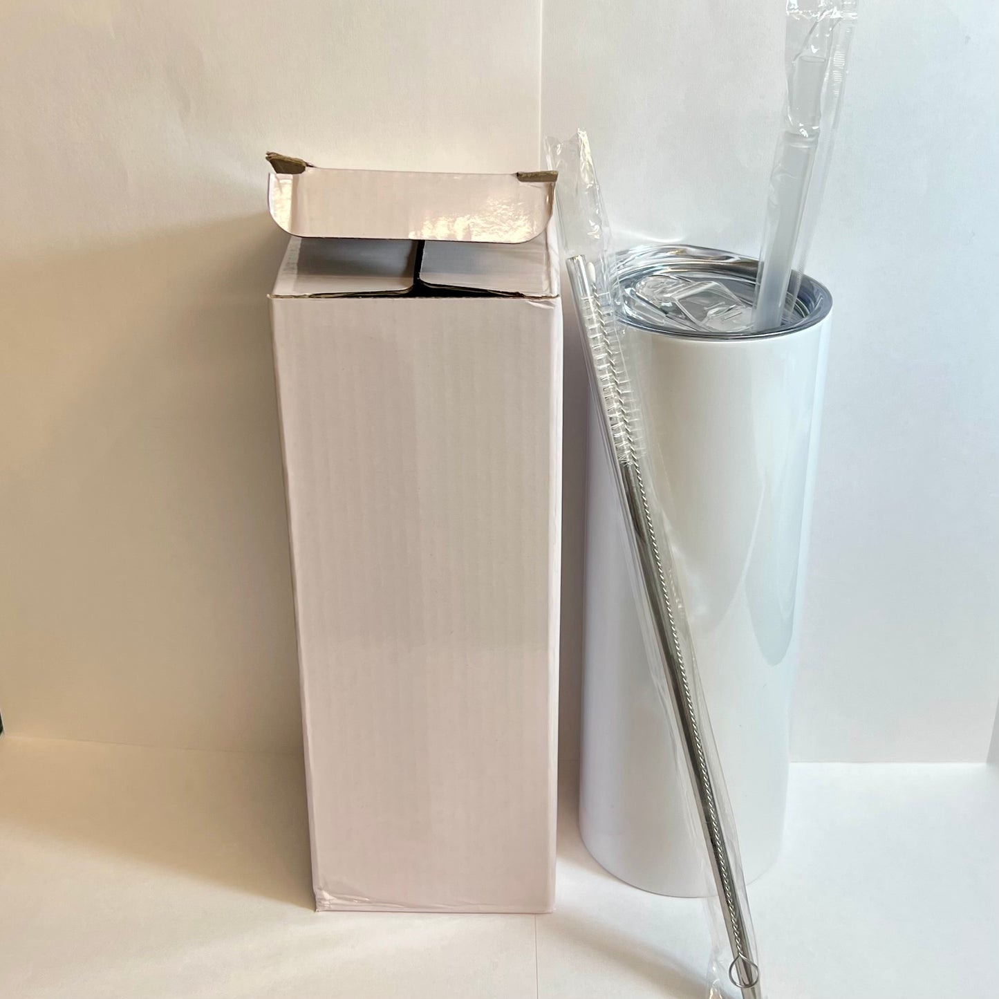 Tumbler A005 - 590ml en Acier Inoxydable – Gourde Thermos Isotherme Chaud et Froid | Avec Paille