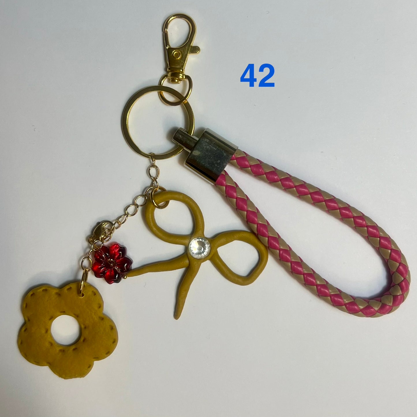 ✨ Bijou de Sac et Porte-Clés Fantaisie – Accessoire Tendance avec Breloques