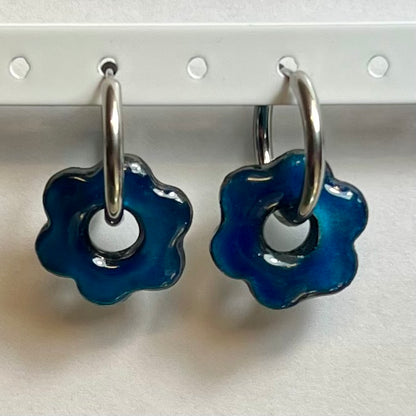 Pampilles Flora (20mm) – Paires de fleurs en pâte polymère (sans créoles)