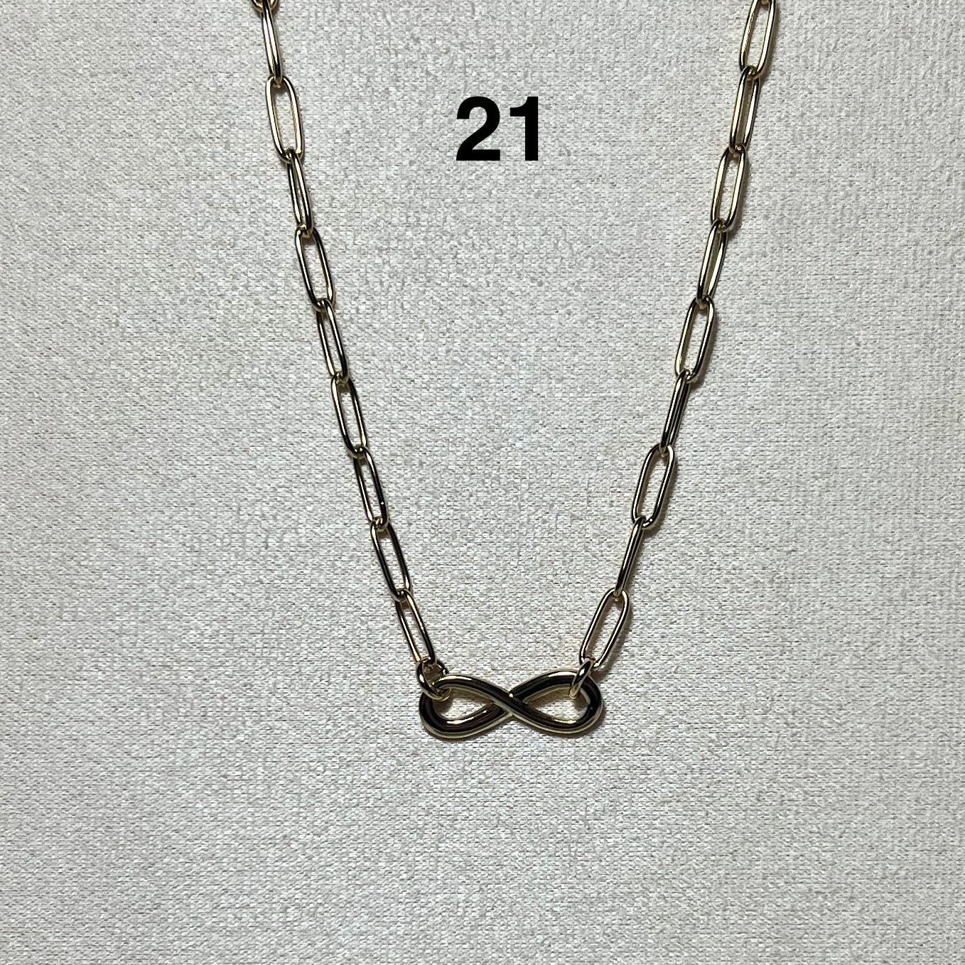 Collier en acier inoxydable N° 21 (42cm+ 4cm) – Ajustable, hypoallergénique et résistants à l’eau