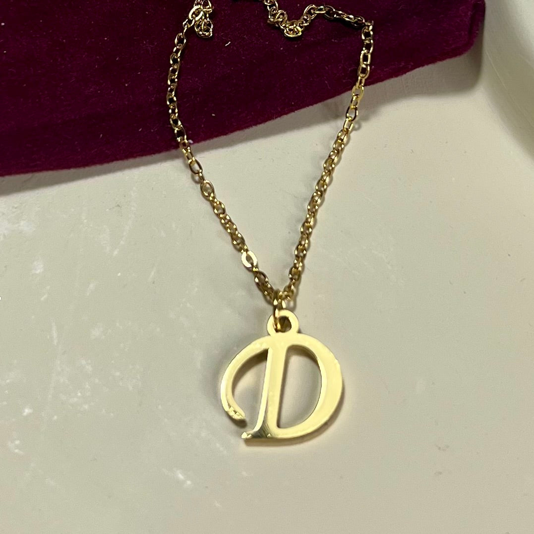 Collier Lettre Initiale en Acier Inoxydable – Doré ou Argenté | Cadeau Personnalisé à Petit Prix