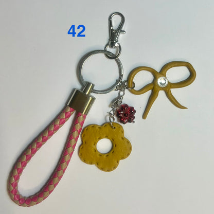 ✨ Bijou de Sac et Porte-Clés Fantaisie – Accessoire Tendance avec Breloques