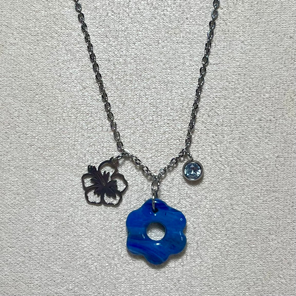 Collier Flora – Bijou Fait Main en Acier Inoxydable et Pâte Polymère
