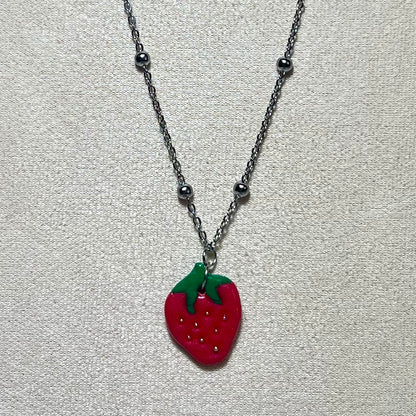 Collier fraise argenté fruité artisanal