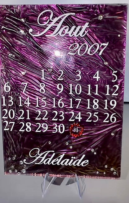 Plaque Plexiglas Personnalisée Calendrier – Cadeau Date Spéciale avec Strass et Résine | Format 10x15 cm