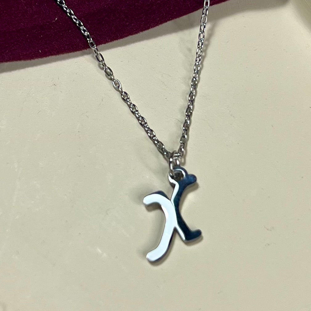 Collier Lettre Initiale en Acier Inoxydable – Doré ou Argenté | Cadeau Personnalisé à Petit Prix