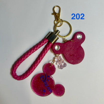 ✨ Bijou de Sac et Porte-Clés Fantaisie – Accessoire Tendance avec Breloques