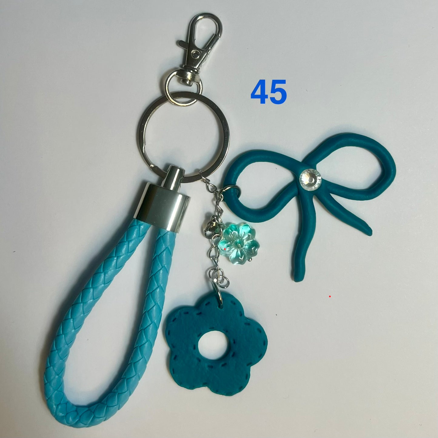 ✨ Bijou de Sac et Porte-Clés Fantaisie – Accessoire Tendance avec Breloques