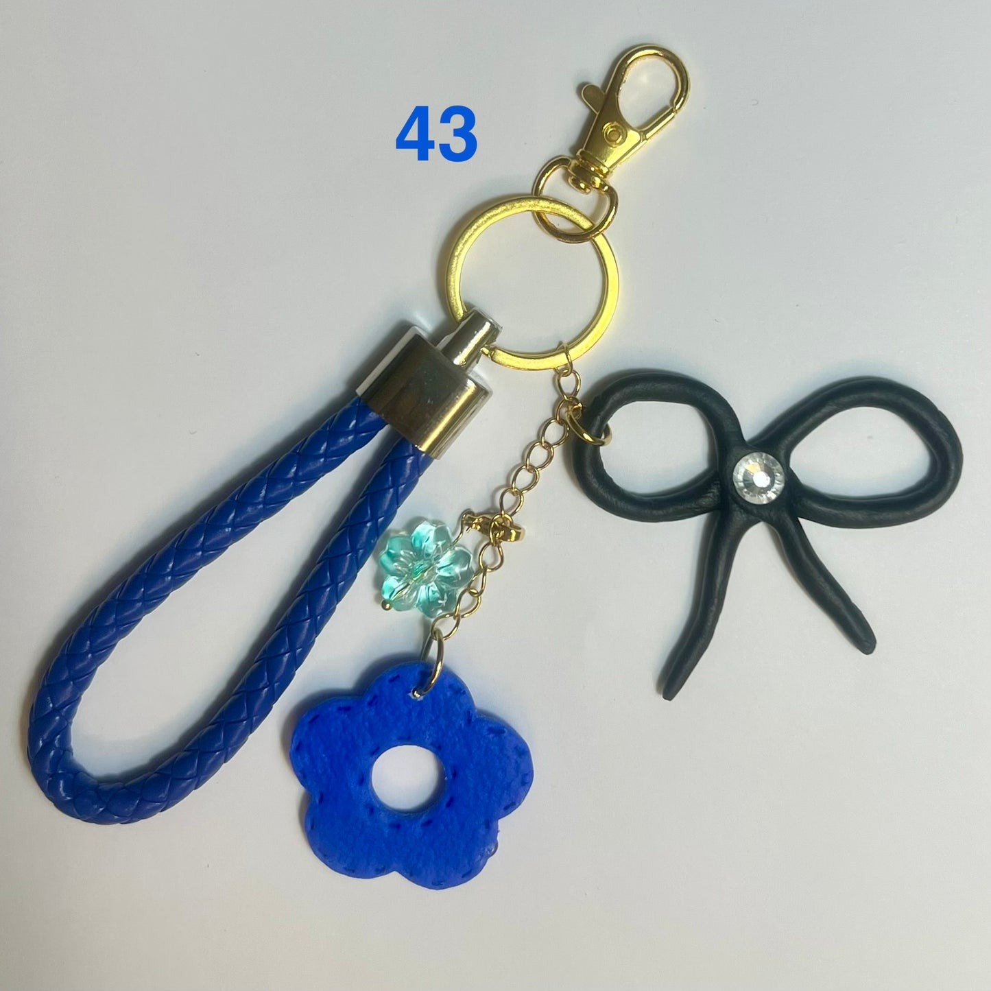 ✨ Bijou de Sac et Porte-Clés Fantaisie – Accessoire Tendance avec Breloques