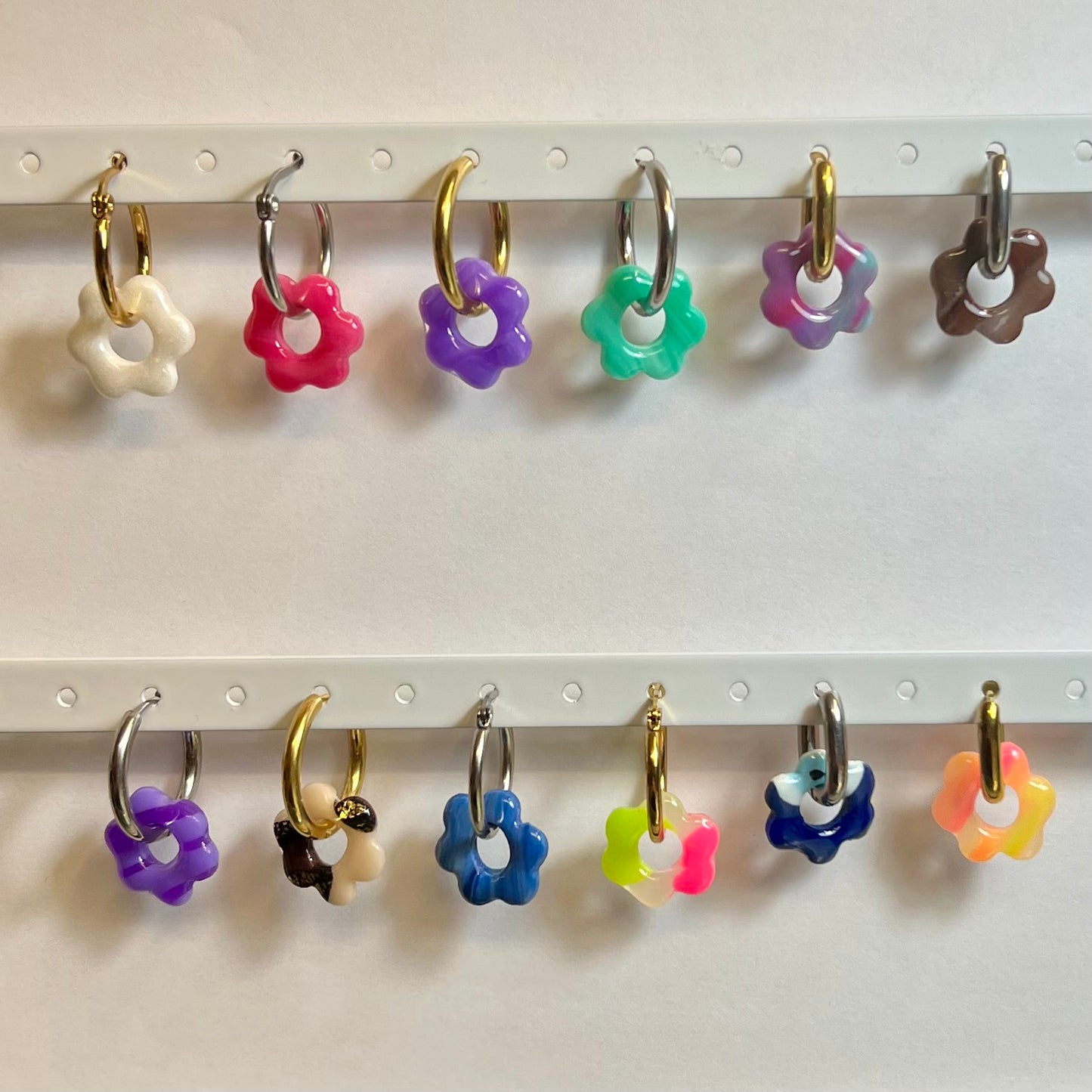 Pampilles interchangeables Mini Flora (15mm)– Paires de mini fleurs en pâte polymère (sans créoles)