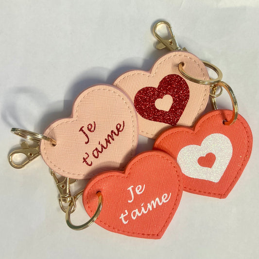 Porte-Clés Cœur “Je t’aime” en Simili Cuir – Bijou de Sac et Porte-Clés Mousqueton Doré