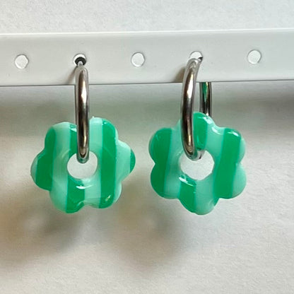 Pampilles Flora (20mm) – Paires de fleurs en pâte polymère (sans créoles)