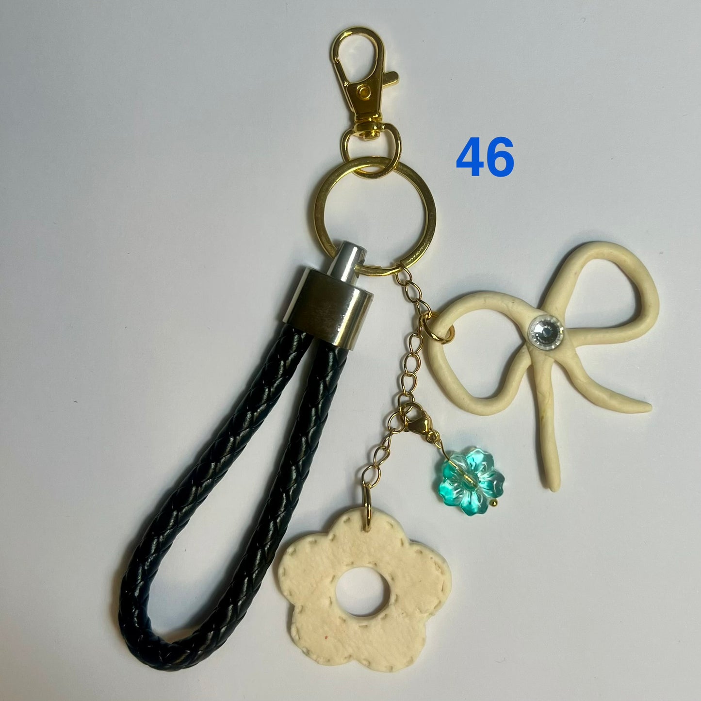 ✨ Bijou de Sac et Porte-Clés Fantaisie – Accessoire Tendance avec Breloques