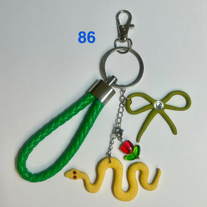 ✨ Bijou de Sac et Porte-Clés Fantaisie – Accessoire Tendance avec Breloques