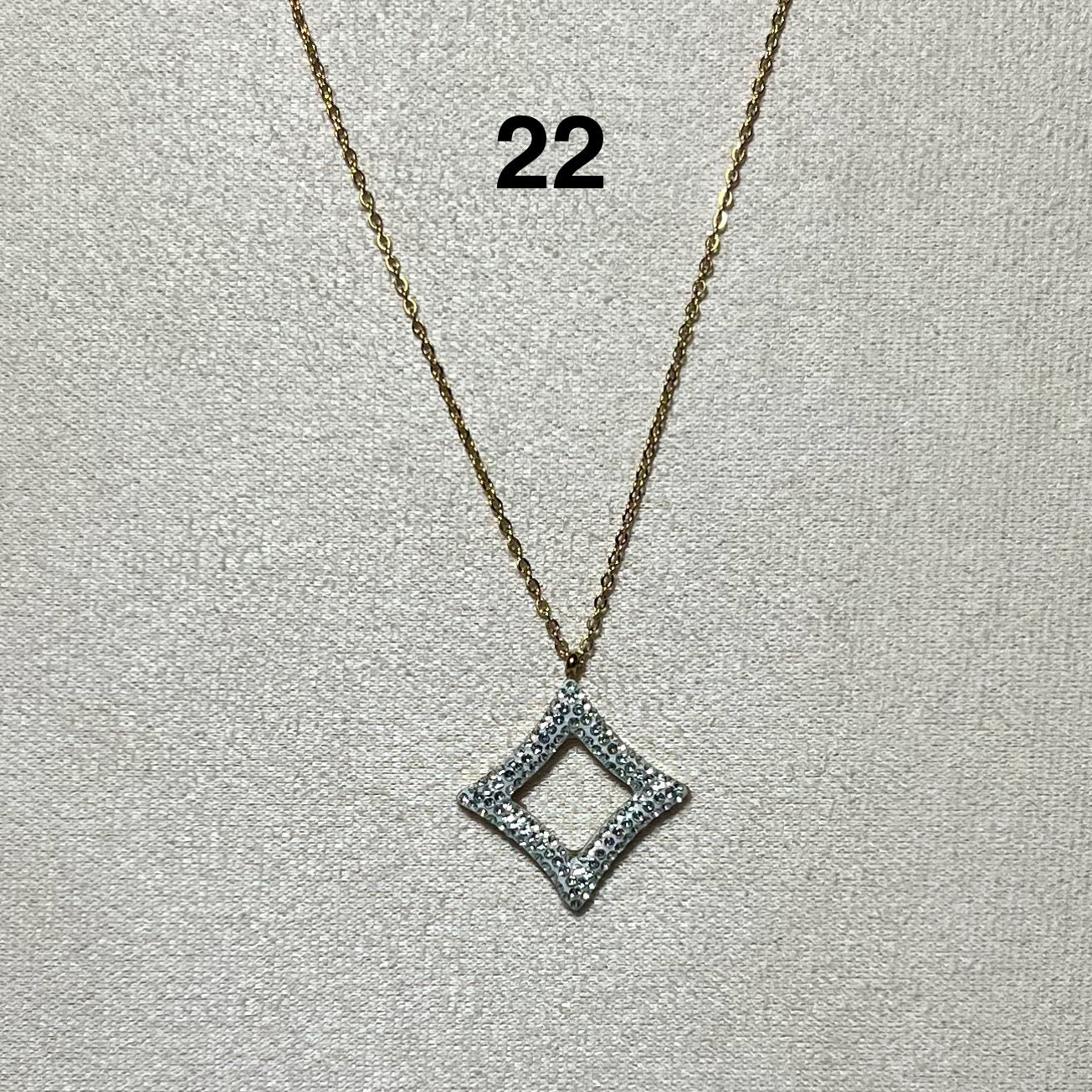 Collier en acier inoxydable N° 22 (40cm+ 6cm) – Ajustable, hypoallergénique et résistants à l’eau