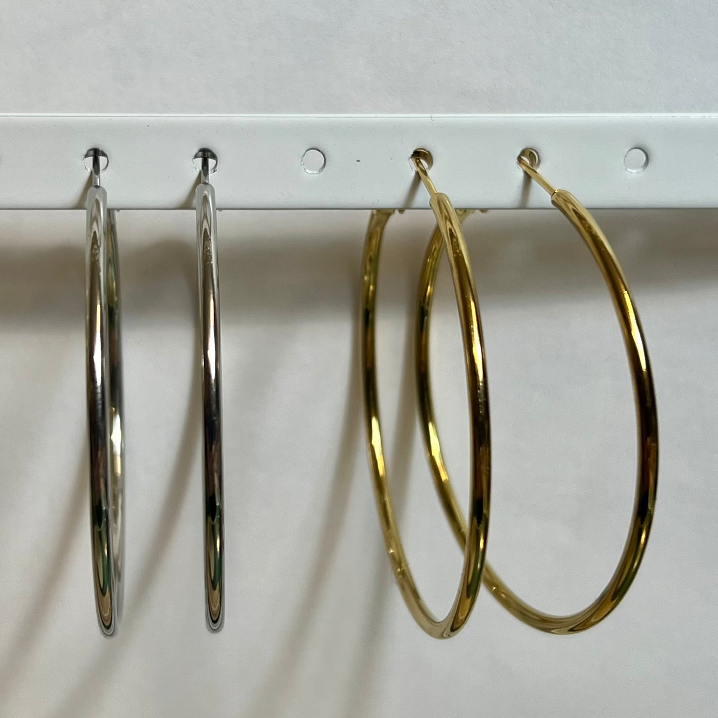 Boucles d’Oreilles en Acier Inoxydable B039 – Doré ou Argenté | Hypoallergéniques et Résistantes à l’Eau