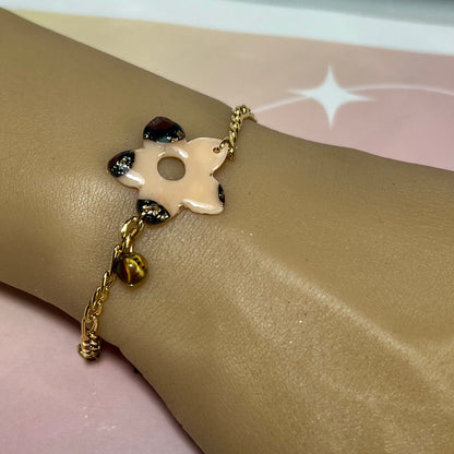 Bracelet Moana – Fleur léopard en pâte polymère, perle d'oeil de tigre et chaîne inoxydable ajustable