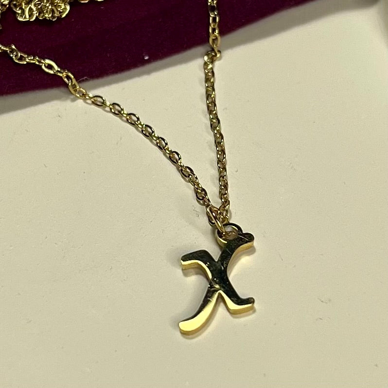 Collier Lettre Initiale en Acier Inoxydable – Doré ou Argenté | Cadeau Personnalisé à Petit Prix