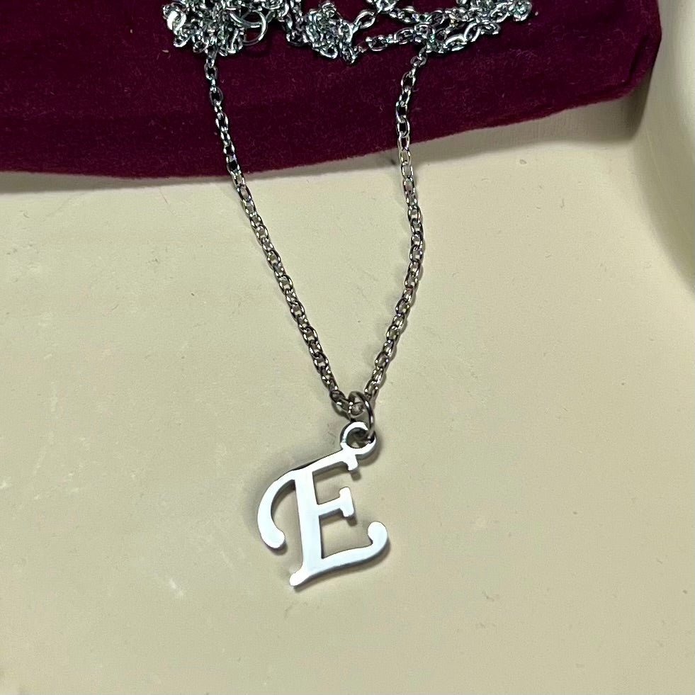 Collier Lettre Initiale en Acier Inoxydable – Doré ou Argenté | Cadeau Personnalisé à Petit Prix