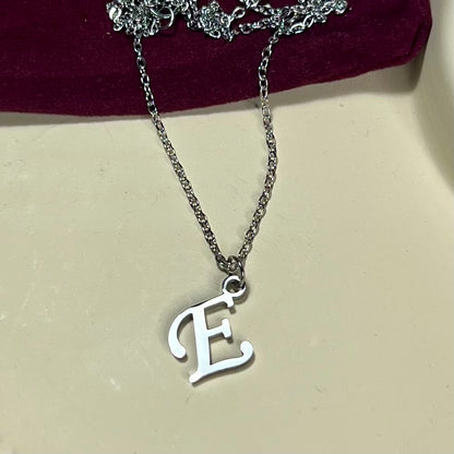 Collier Lettre Initiale en Acier Inoxydable – Doré ou Argenté | Cadeau Personnalisé à Petit Prix