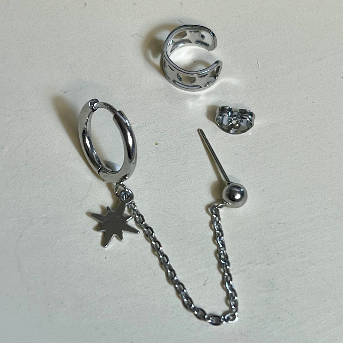Mono Boucle d’Oreilles et Bague d'oreilles en Acier Inoxydable B052 – Doré ou Argenté | Hypoallergéniques et Résistantes à l’Eau