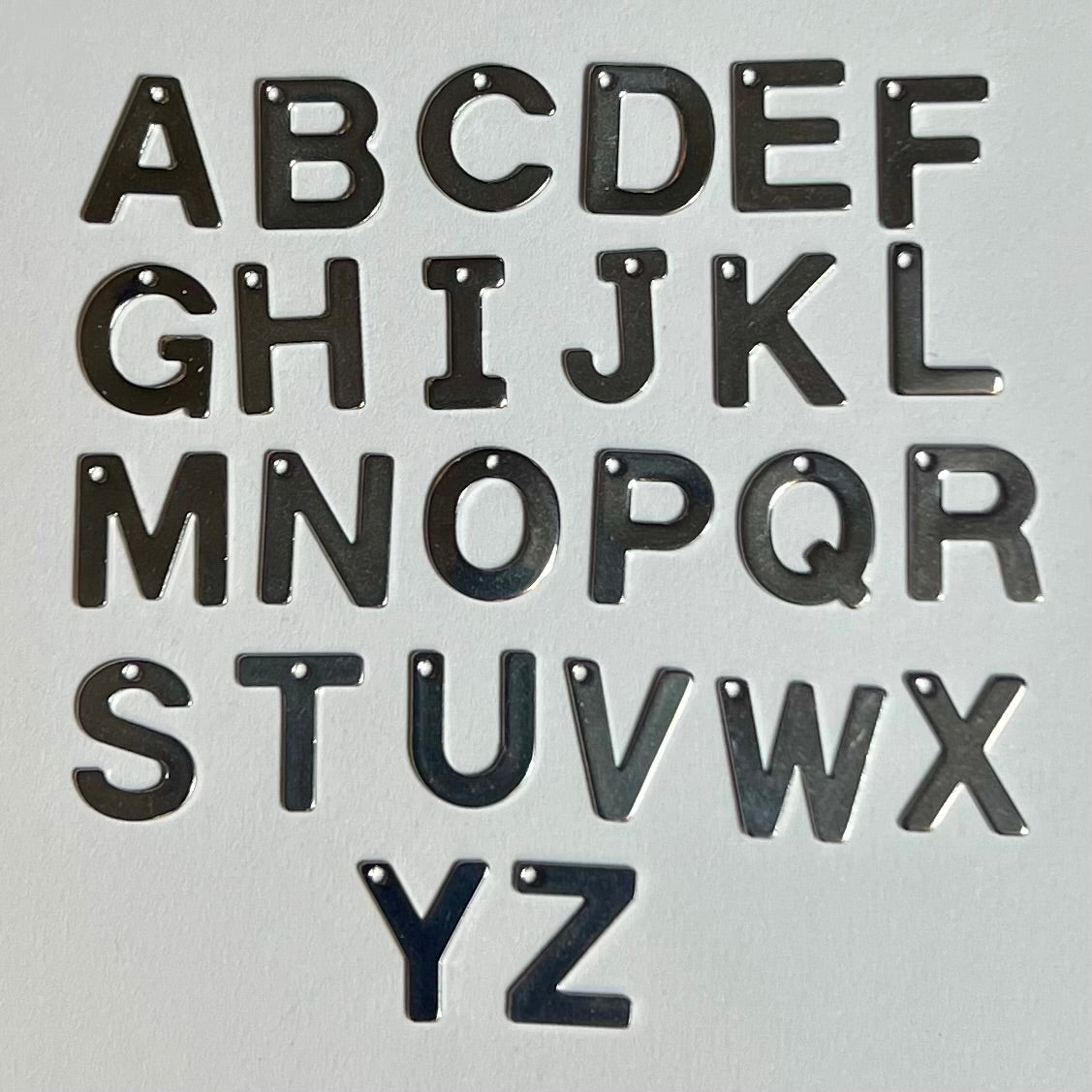 Collier Prénom Personnalisable en Acier Inoxydable – Lettres et Symboles Doré ou Argenté